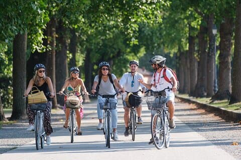 Lucca Bikes and Bites with food tastings for Small Groups or Private
