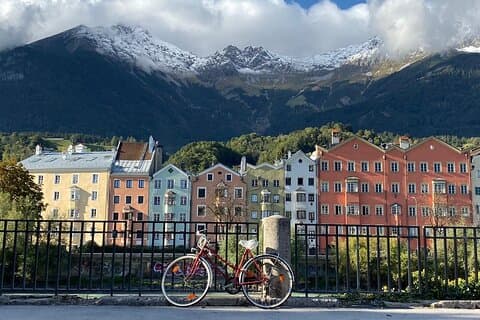 Self-Guided 1,5-hour Tour of Innsbruck: Exciting Stories, Photo Spots & Desserts