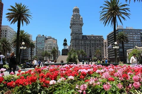 Montevideo Complete with Guide 6 Stops (AM)