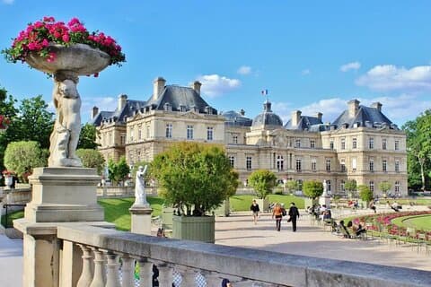 Paris Latin Quarter Walking Tour plus Seine River Cruise Option