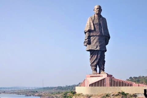 Statue of Unity tour from Ahmedabad in private car with lunch and guide