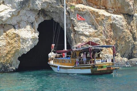 Antalya: Falez Cliffs & Waterfalls Boat Trip with Lunch