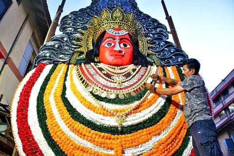 Private Mumbai Spiritual & Temple Tour with Buffet Lunch