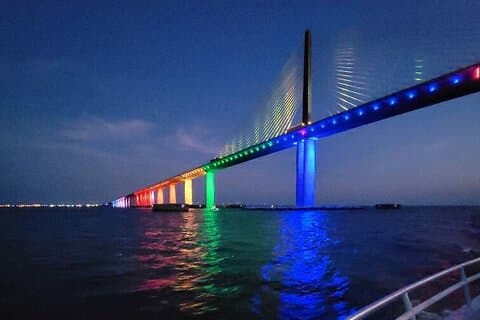 2-Hour Sunset Cruise Tour in St. Petersburg