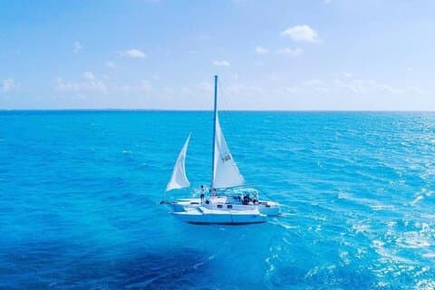 Isla Mujeres Premium Tour in Private Catamaran with Lunch