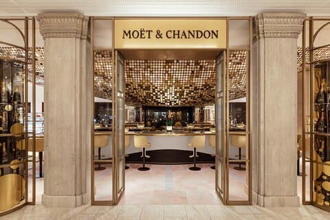 Private Buckingham Palace Royal Walk & Champagne at Harrods