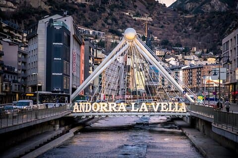 Private Romantic Walking Tour in Andorra la Vella