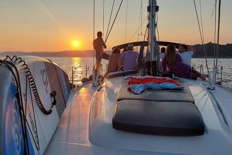 5 Hours Sailing Trip to Mykonos Famous Beaches with Lunch