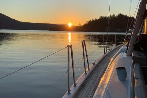 Sailing Charter around Vancouver Harbour Private Tour