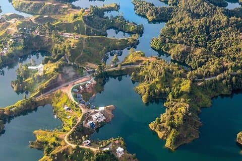 Guatapé Full Day Tour – Piedra del Peñol with meals & boat tour