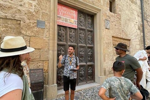 Alghero: walking tour with bilingual local guide
