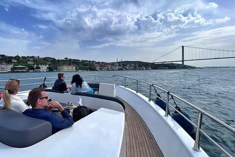 Bosphorus Cruise on Luxury Yacht with Live Guide & Asian Stop