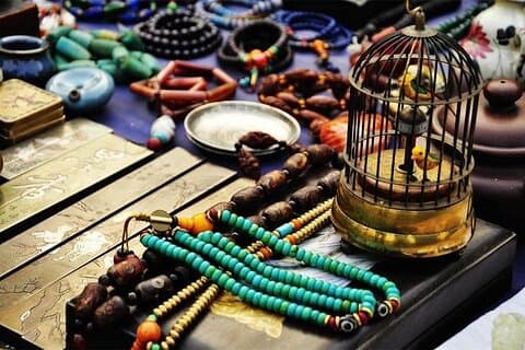 Private Tour to Panjiayuan Antique Market, 798 Art District &More