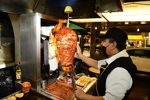 A Night of Tacos and Mezcal in Mexico City