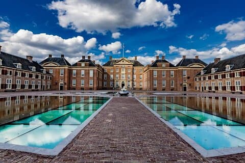 Small Group Tour to Muiderslot & Castle de Haar from Amsterdam