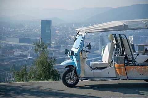 eTukTuk Private Tour - Best of Zürich