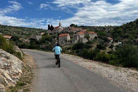 Lavender Fields & Villages: Private E-Bike Tour with Swim Stop