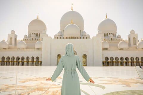 From Dubai: Abu Dhabi Grand Mosque, Palace, Etihad Towers & Lunch
