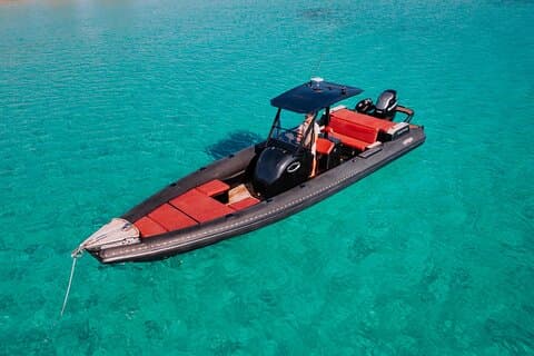 4 Hours private luxury boat trip in Mykonos