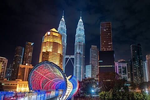 Kuala Lumpur Night Tour with Lake Symphony and Saloma Bridge
