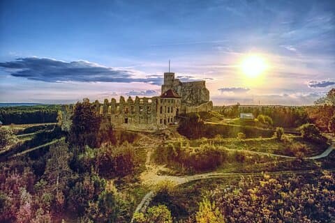 Private Guided Tour to Trail of the Eagles Nests from Krakow