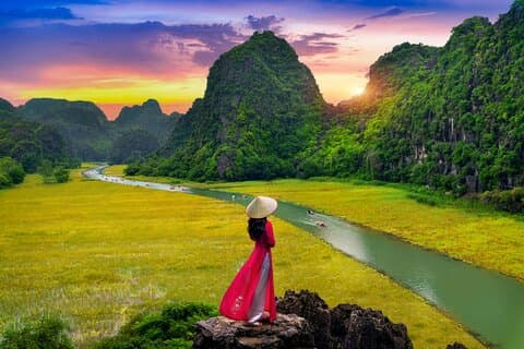 Ninh Binh Heritage Full Day Tour with Buffet Lunch and Limousine
