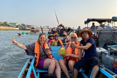 Floating Market & Hidden Canals – Small Group Morning Boat Tour