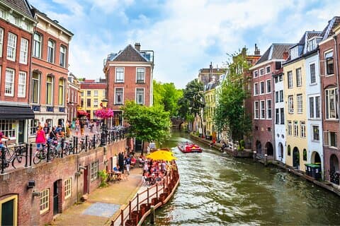 10 Tastes of Utrecht: Food Tour with Full Lunch and 2 Drinks