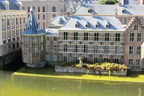 Private tour to The Hague and Delft Blue Potteries from Amsterdam