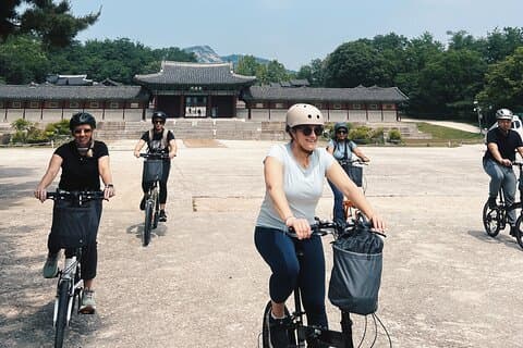 Bike tour, Travel back in time to Old Seoul