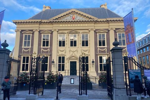 Den Haag City Walking Tour With Puzzles