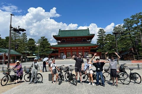 Start from Kyoto Station: Early Morning E-Bike Tour with Kyotoite