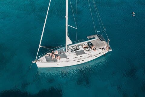 Dia Island Sailing Cruise with Meal and Water Activities