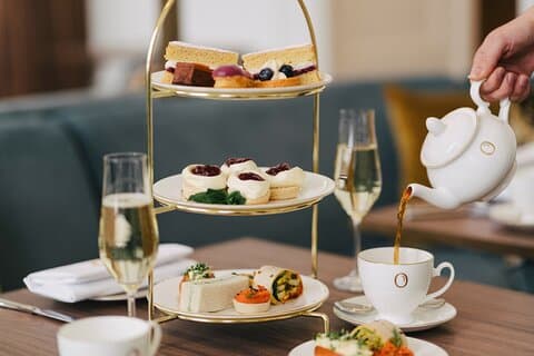 Buckingham Palace, St James Palace & Tea at Kensington Palace