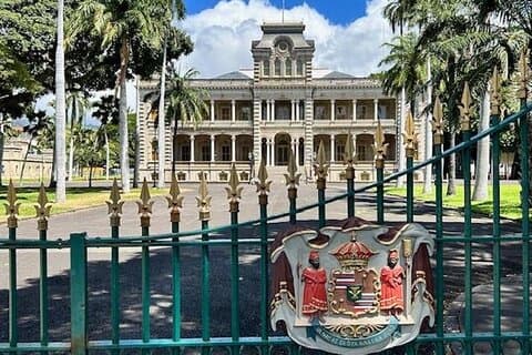 Through A Glass Darkly The Strange and Tragic History Of Honolulu