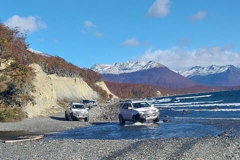 4×4 Off Road Tour to Escondido and Khami Lakes