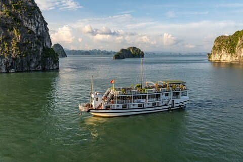 Renea Cruises Small Boat in Bai Tu Long and Halong Bay