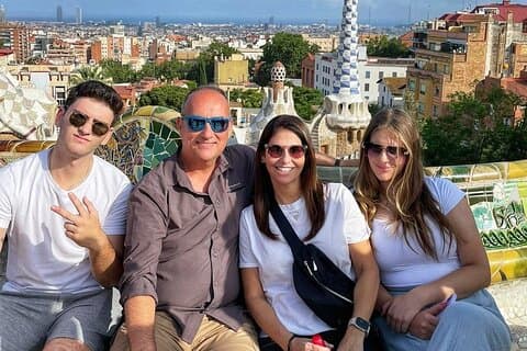 Park Guell and Sagrada Familia Private Tour with Hotel pick-up