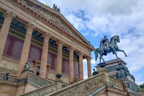 Berlin Museum Island Tour: Courtyards & Hidden Stories
