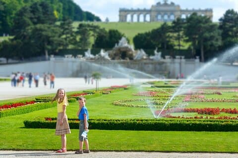 Vienna: Private Full-Day Tour with Schönbrunn, Hofburg and Lunch