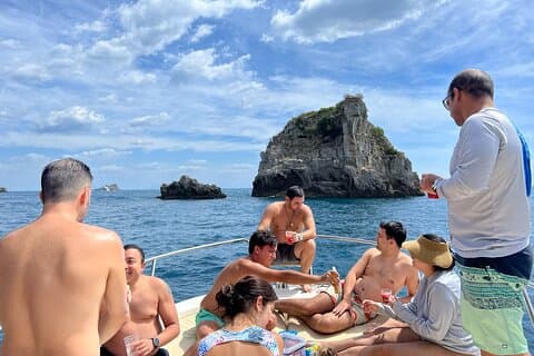 Private Boat Tour to Capri's Hidden Gems with Local Skipper