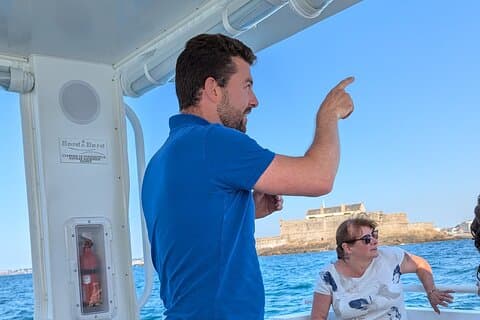 Saint-Malo: 1h30 guided boat trip (Commented FR & EN)