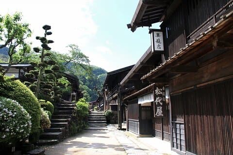 Nakasendo Post Town Trekking and Izakaya Hopping Tour