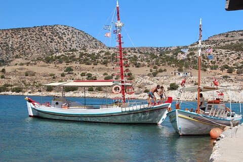 Naxos: Private Traditional Boat Trip to Rina Cave from Panermos