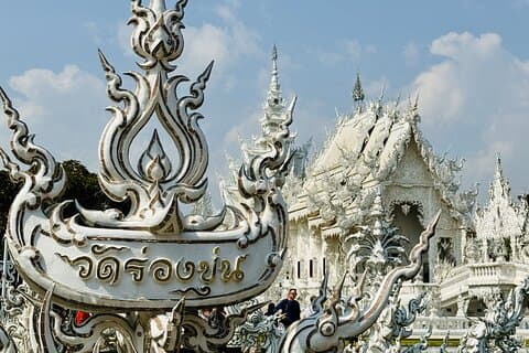 Visit Chiang Rai Temples and Lalitta Cafe from Chiang Mai