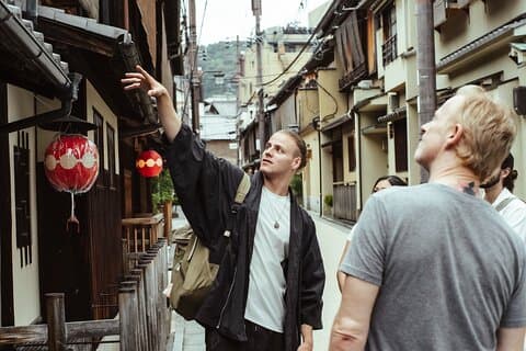 Gion & Higashiyama with a private Tourguide in German or English