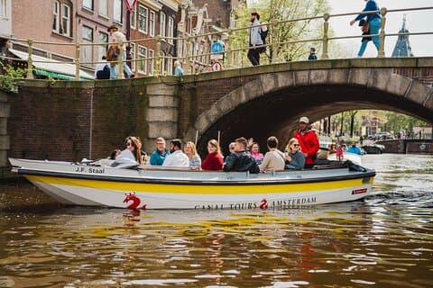 Amsterdam Open Boat Tour with Local Guide
