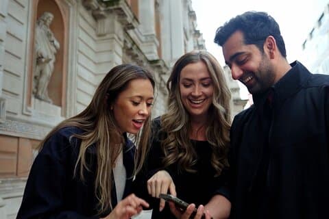 London: Self-Guided Food Treasure Hunt, Walking Tour & Pub Lunch