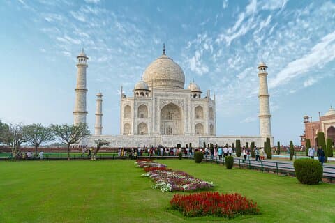 Day Trip to Taj Mahal and Agra from Hyderabad with both side Commercial Flights