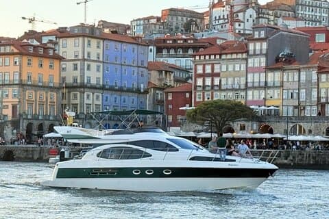 Porto: Luxury Yacht Cruise – 6 Bridges with Wine Tasting & Snacks